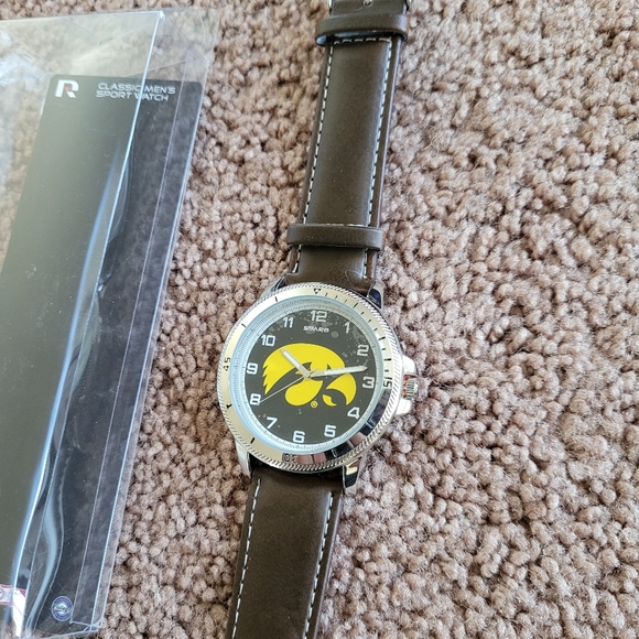 new mens Iowa watch - Picture 6 of 10